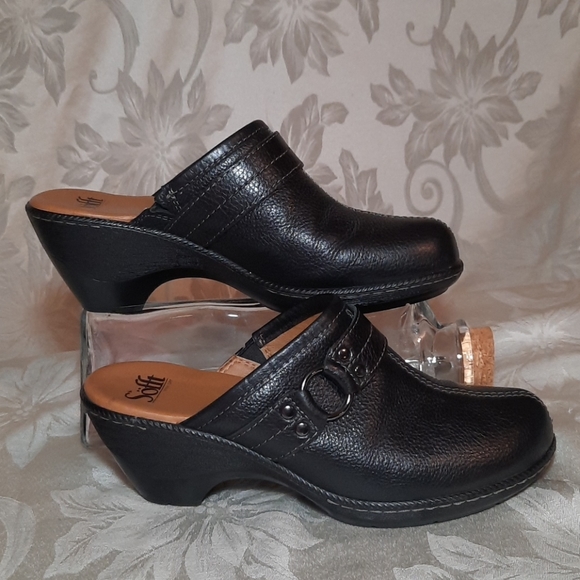 Söfft Black Leather Clogs - Picture 3 of 9